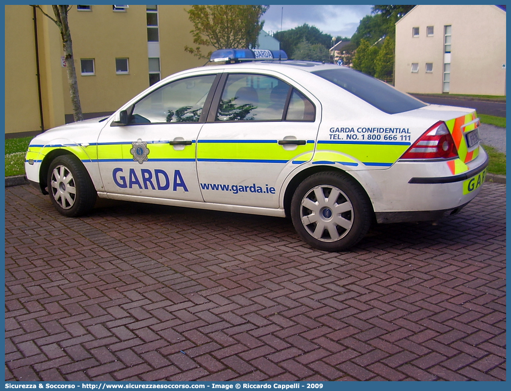 -
Republic of Ireland
Poblacht na Héireann
Garda Síochána na Héireann
Ford Mondeo II generation facelift
Parole chiave: Republic;Ireland;Poblacht;na Héireann;Garda;Síochána;Ford;Mondeo