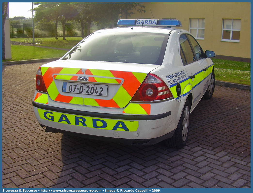 -
Republic of Ireland
Poblacht na Héireann
Garda Síochána na Héireann
Ford Mondeo II generation facelift
Parole chiave: Republic;Ireland;Poblacht;na Héireann;Garda;Síochána;Ford;Mondeo