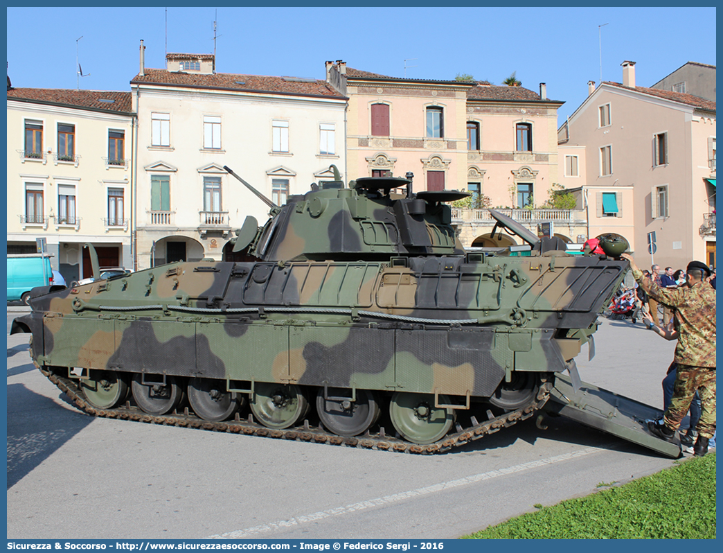 EI 119025
Esercito Italiano
Mezzi da Combattimento
Iveco Oto-Melara VCC-80 Dardo
Parole chiave: EI;E.I.;Esercito;Italiano;Mezzi da Combattimento;Iveco;Oto-Melara;VCC-80;Dardo