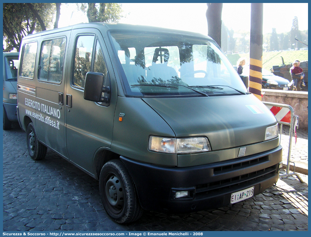 EI AP219
Esercito Italiano
Fiat Ducato II serie
Parole chiave: EI;E.I.;Esercito;Italiano;Fiat;Ducato