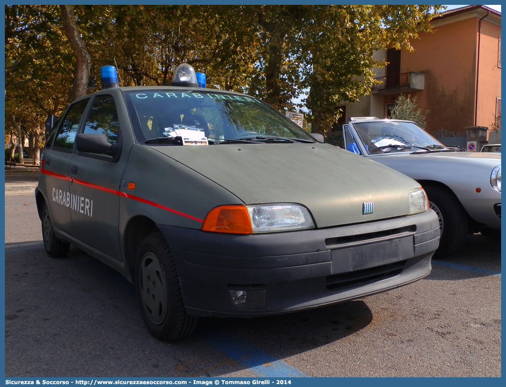 EI AT393
Arma dei Carabinieri
Reparto Carabinieri presso l'Esercito Italiano
Fiat Punto I serie
Parole chiave: EI;E.I.;Arma;dei;Carabinieri;Reparto;Esercito;Italiano;Polizia;Militare;Fiat;Punto;AT393