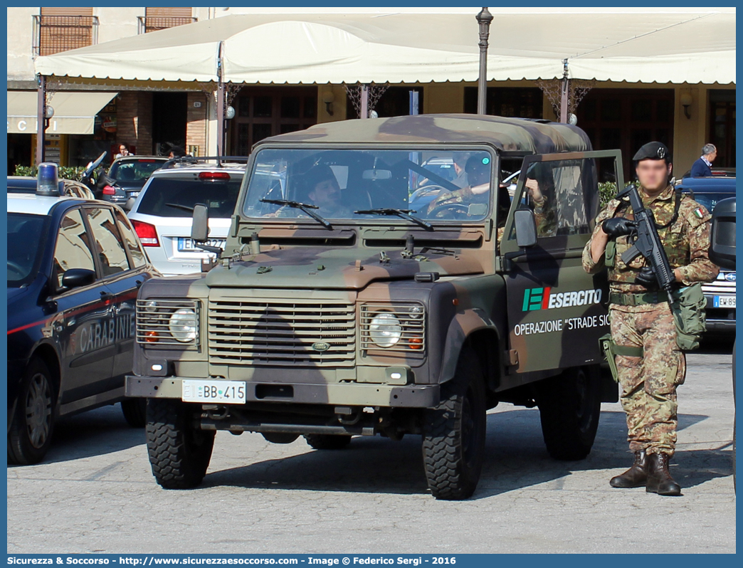 EI BB415
Esercito Italiano
Land Rover Defender 90
Parole chiave: EI;E.I.;Esercito;Italiano;Fuoristrada;operazione;strade;sicure;Land;Rover;Defender;90