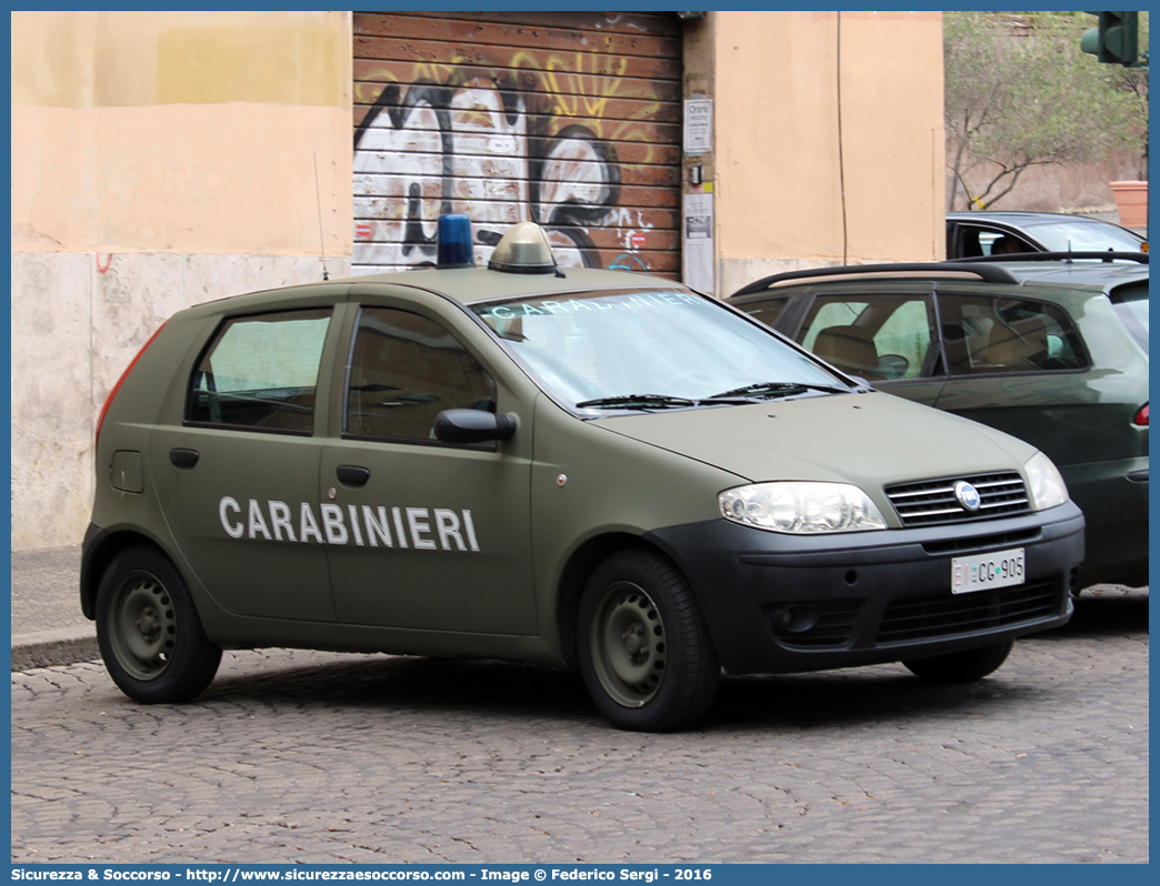 EI CG905
Arma dei Carabinieri
Reparto Carabinieri presso l'Esercito Italiano
Fiat Punto III serie
Parole chiave: EI;E.I.;CC;C.C.;Arma;dei;Carabinieri;Reparto;Esercito;Italiano;Fiat;Punto