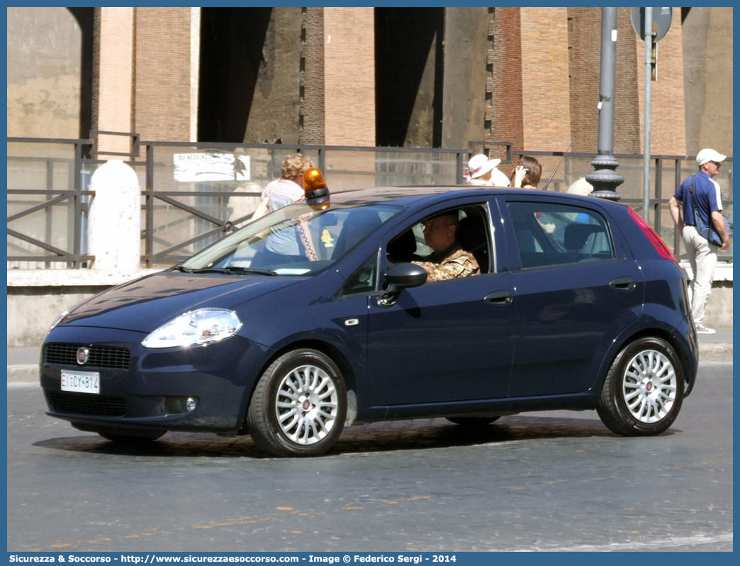 EI CY814
Esercito Italiano
Fiat Grande Punto
Parole chiave: EI;E.I.;Esercito;Italiano;Mezzi da Cantiere;Trasporto Materiali;Supporto Logistico;Fiat;Grande;Punto