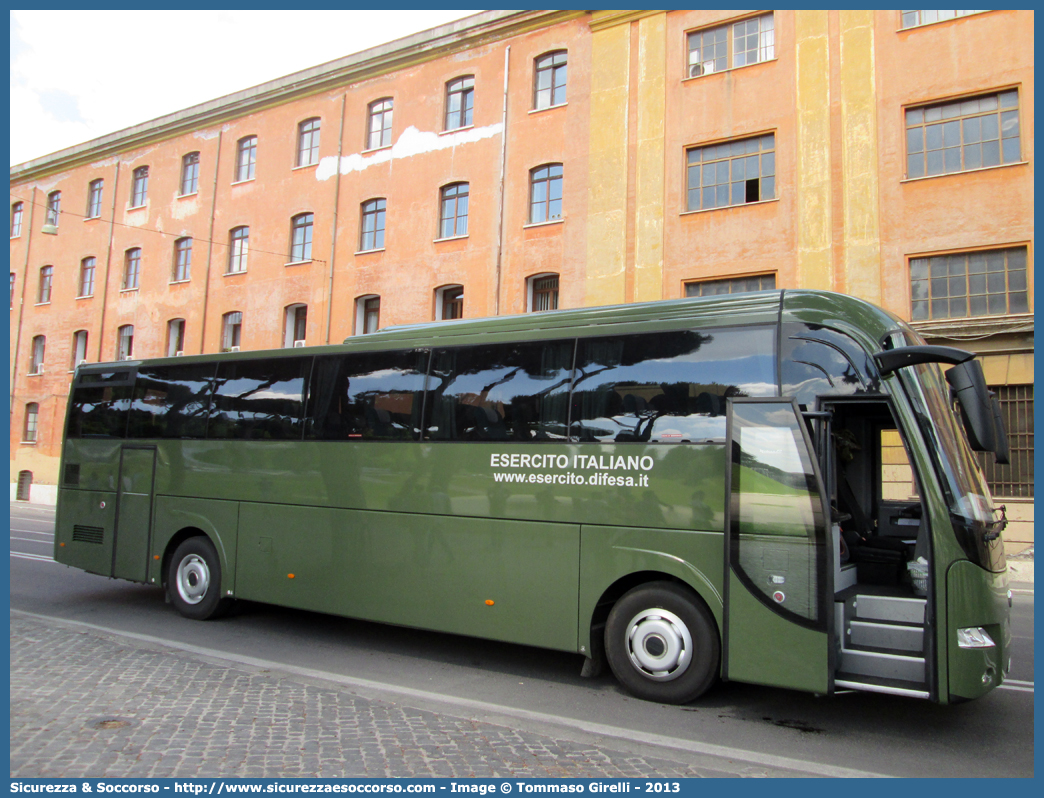 EI CZ948
Esercito Italiano
Irisbus Sitcar Modena HD
Parole chiave: EI;E.I.;Esercito;Italiano;Irisbus;Sitcar;Modena;HD;CZ948