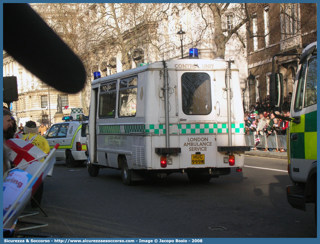 F3999-8
United Kingdom of Great Britain and Northern Ireland
London Ambulance Service
Ford
Ambulance Control Unit
Parole chiave: United;Kingdom;Great;Britain;Northern;Ireland;London;Ambulance;Service;Ford;Control;Unit