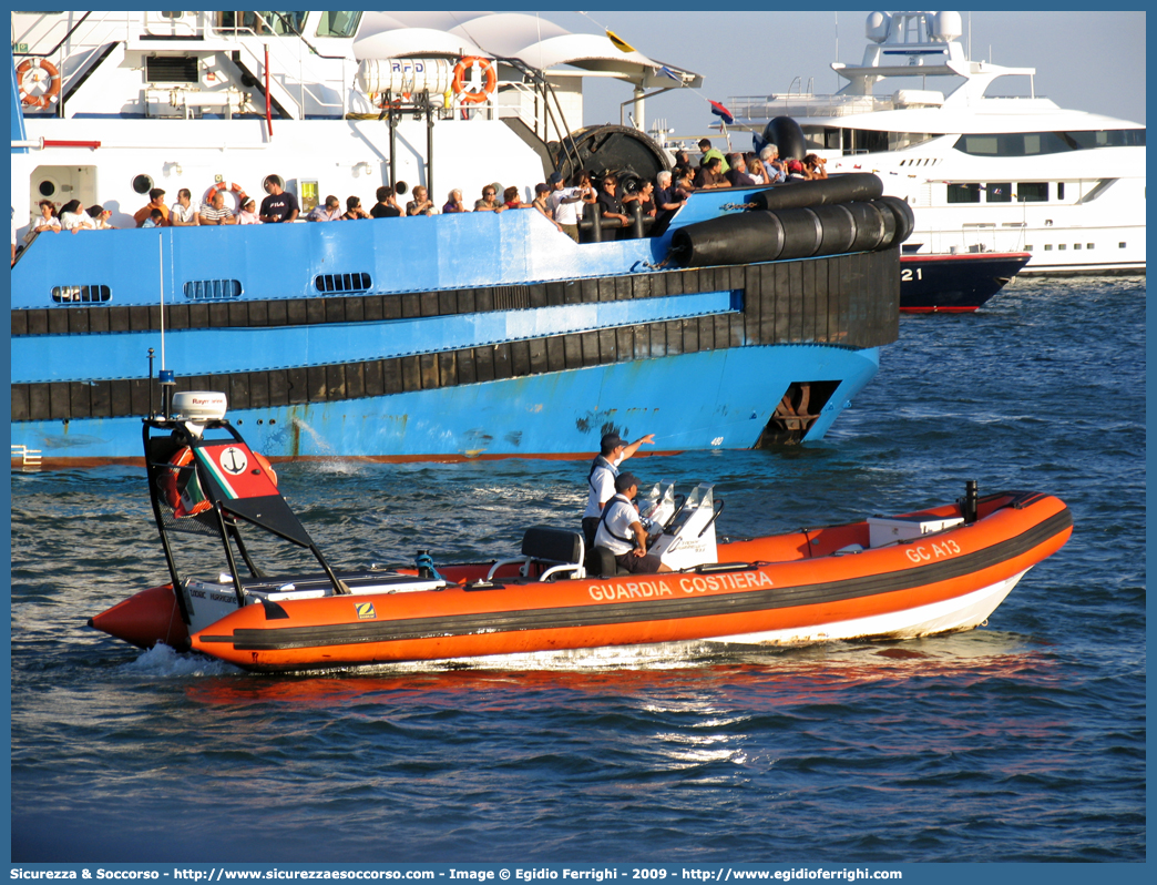 CG A13
Corpo delle Capitanerie di Porto
Guardia Costiera
Zodiac Hurricane
Parole chiave: Guardia;Costiera;Capitaneria;Capitanerie;Porto;Battello;Battelli;Pneumatico;Pneumatici;Gommone;Gommoni;Zodiac;Hurricane;CP;C.P.;G.C.;GC;A60