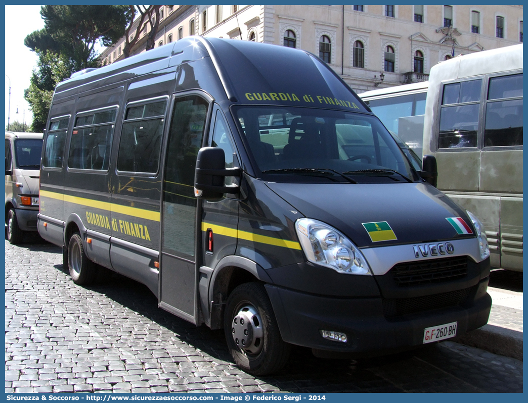 GdiF 260BH
Guardia di Finanza
Iveco Daily 50C17 V serie
Parole chiave: GdiF;G.D.F.;GDF;Guardia;di;Finanza;Iveco;Daily;50C17