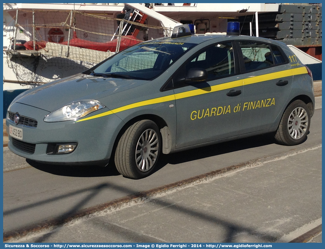 GdiF 452BD
Guardia di Finanza
Fiat Nuova Bravo
Parole chiave: GdiF;G.D.F.;GDF;Guardia;di;Finanza;Fiat;Nuova;Bravo;452BD