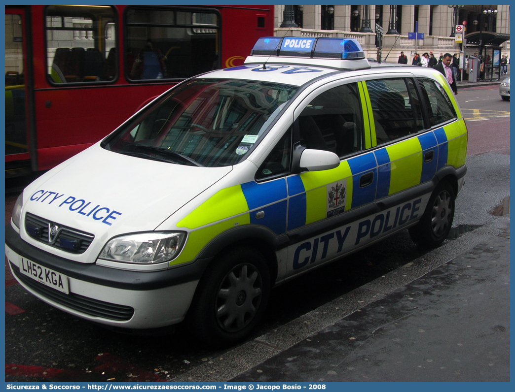 -
United Kingdom of Great Britain and Northern Ireland
City of London Police
Vauxhall Zafira I generation
Parole chiave: UK;United;Kingdom;Great;Britain;Northern;Ireland;City;of;London;Police;Vauxhall;Zafira