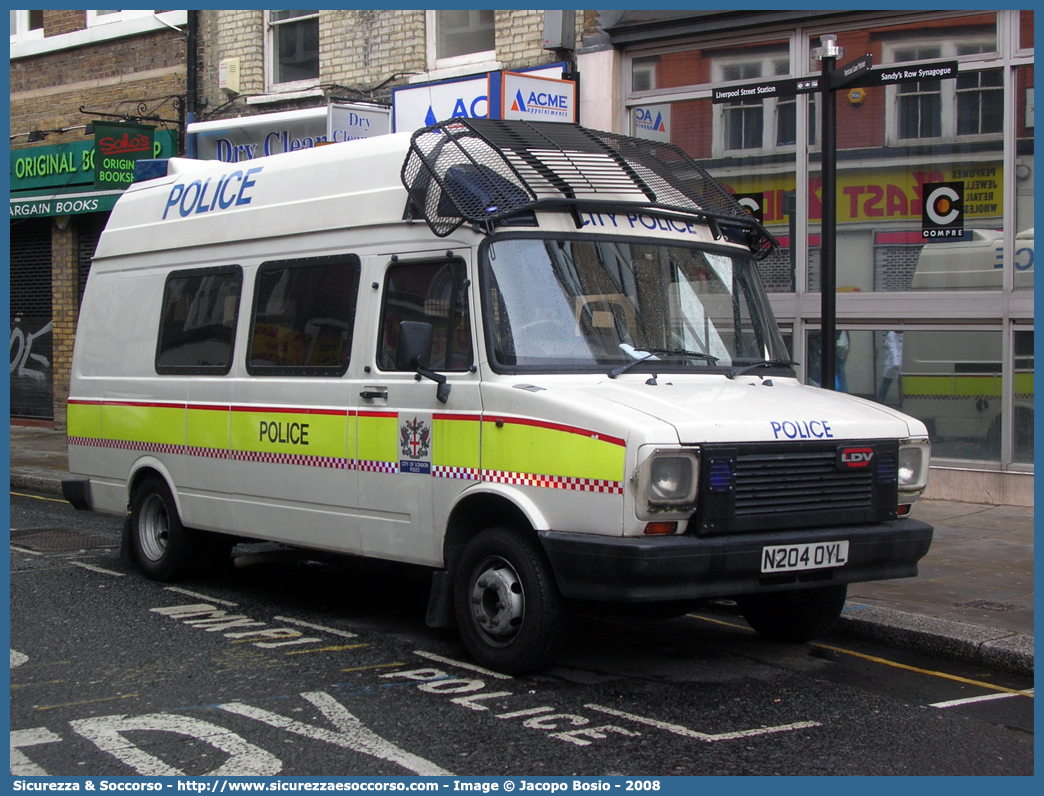 -
United Kingdom of Great Britain and Northern Ireland
City of London Police
Ford Transit I generation facelift
Parole chiave: UK;United;Kingdom;Great;Britain;Northern;Ireland;City;of;London;Police;Ford;Transit