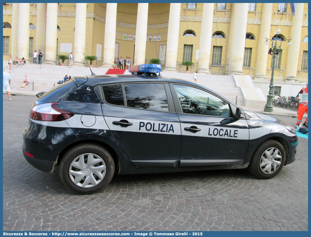 Polizia Locale YA233AC
Polizia Locale
Comune di Verona
Renault Megane V serie
Allestitore Focaccia Group S.r.l.
Parole chiave: PL;PM;P.L.;P.M.;Polizia;Locale;Municipale;Verona;Renault;Megane;Focaccia