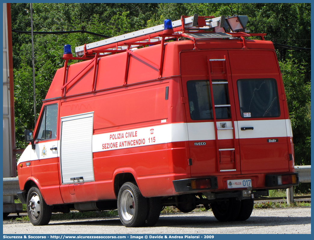 Polizia 017
Repubblica di San Marino
Polizia Civile
Sezione Antincendio
Iveco Daily 35-8 I serie
Parole chiave: Repubblica;San Marino;RSM;R.S.M.;Polizia Civile;Sezione;Antincendio;Iveco;Daily;35-8