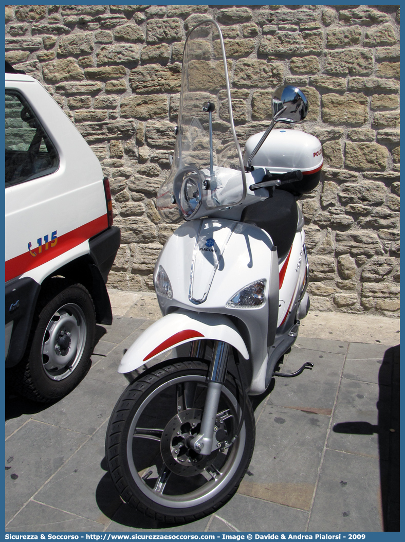 Polizia 023
Repubblica di San Marino
Polizia Civile
Piaggio Liberty 125 II serie
Parole chiave: Repubblica;San Marino;RSM;R.S.M.;Polizia Civile;Piaggio;Liberty;125