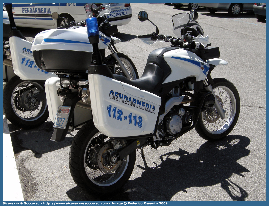 Polizia 027
Repubblica di San Marino
Gendarmeria
Aprilia Pegaso III serie
Parole chiave: Repubblica;San Marino;RSM;R.S.M.;Gendarmeria;Aprilia;Pegaso