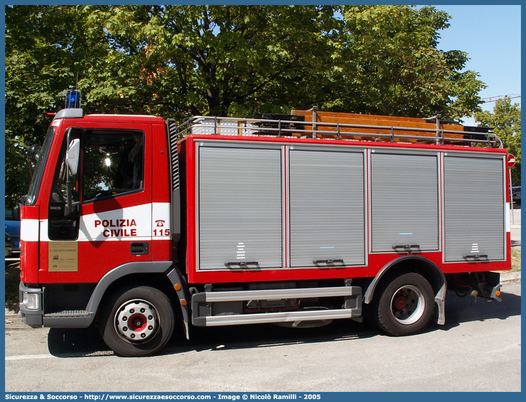 Polizia 085
Repubblica di San Marino
Polizia Civile
Sezione Antincendio
Iveco EuroCargo 85E15 I serie
Parole chiave: Repubblica;San Marino;RSM;R.S.M.;Polizia Civile;Sezione;Antincendio;Iveco;EuroCargo;85E15