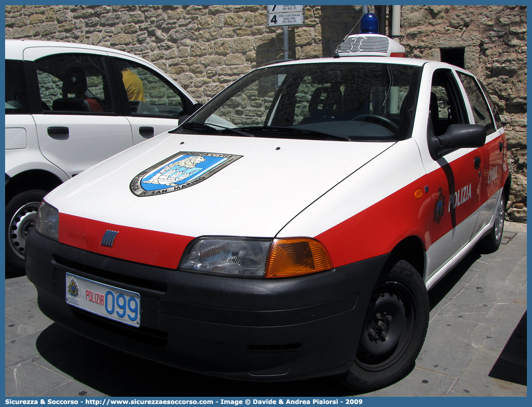 Polizia 099
Repubblica di San Marino
Polizia Civile
Fiat Punto I serie
Parole chiave: Repubblica;San Marino;RSM;R.S.M.;Polizia Civile;Fiat;Punto