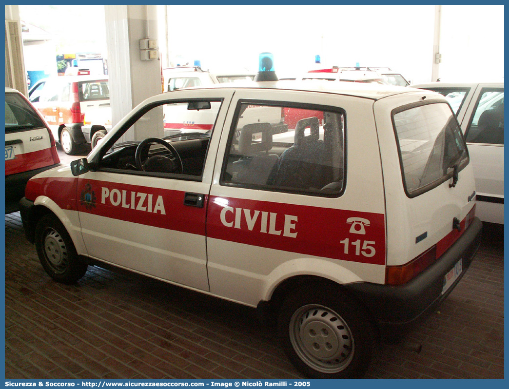 Polizia 103
Repubblica di San Marino
Polizia Civile
Fiat Cinquecento
Parole chiave: Repubblica;San Marino;RSM;R.S.M.;Polizia Civile;Fiat;Cinquecento