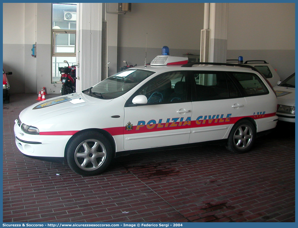 Polizia 105
Repubblica di San Marino
Polizia Civile
Fiat Marea Weekend
Parole chiave: Repubblica;San Marino;RSM;R.S.M.;Polizia Civile;Fiat;Marea;Weekend