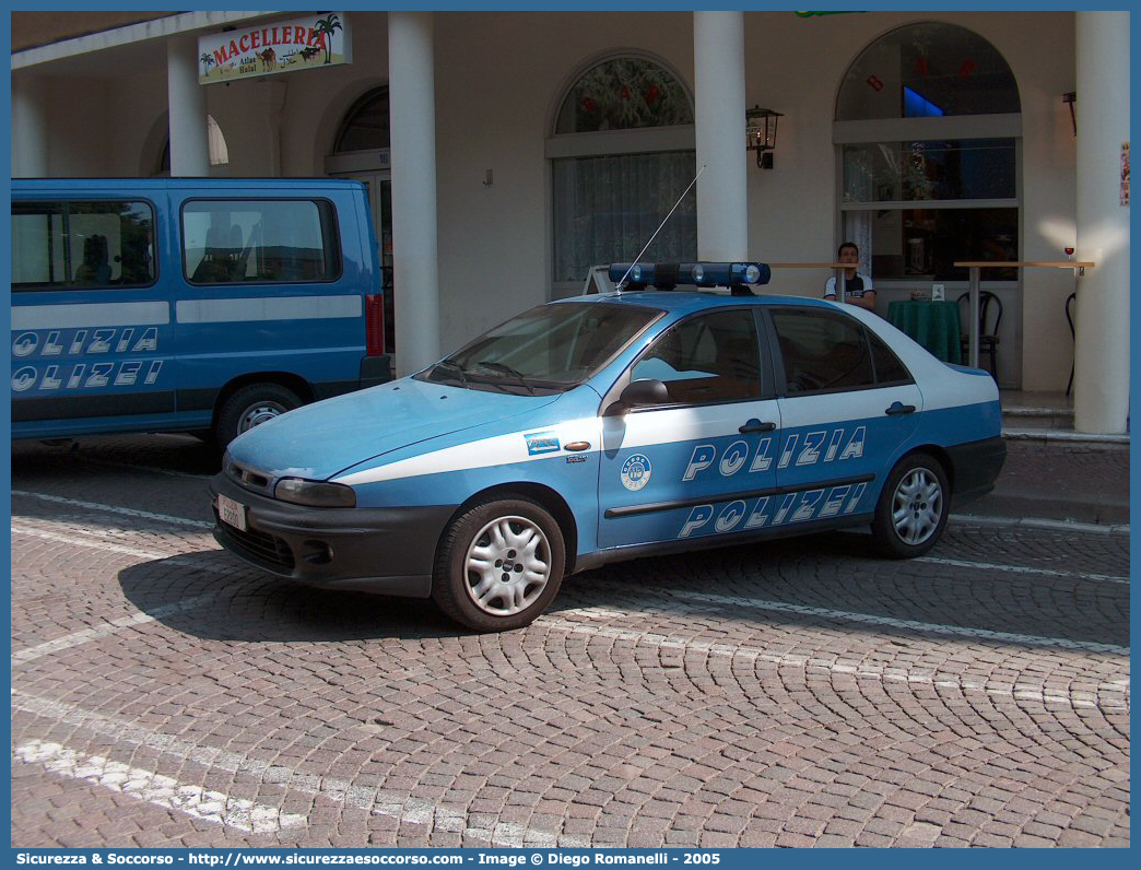 Polizia E2200
Polizia di Stato
Questura di Bolzano
Squadra Volante
Fiat Marea
Parole chiave: PS;P.S.;Polizia;di;Stato;Squadra;Volante;Questura;Bolzano;Fiat;Marea