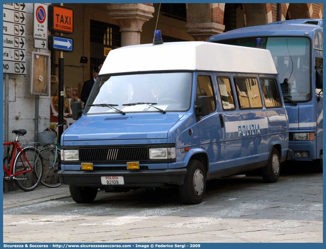 Polizia B2106
Polizia di Stato
Fiat Ducato I serie restyling
Parole chiave: Polizia di Stato;Polizia;PS;P.S.;Fiat;Ducato