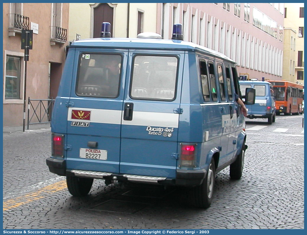 Polizia B2227
Polizia di Stato
Reparto Mobile
Fiat Ducato I serie restyling
Parole chiave: PS;P.S.;Polizia;Polizia di Stato;Reparto Mobile;Ordine Pubblico;Fiat;Ducato