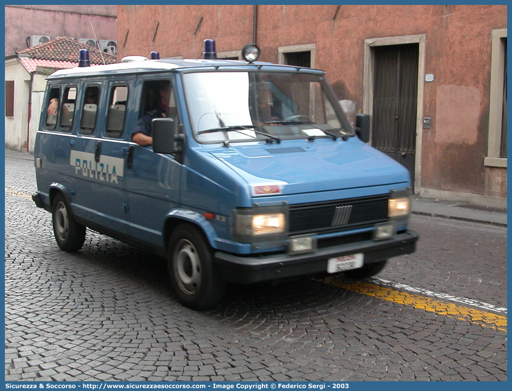 Polizia B2230
Polizia di Stato
Reparto Mobile
Fiat Ducato I serie restyling
Parole chiave: PS;P.S.;Polizia;Polizia di Stato;Reparto Mobile;Ordine Pubblico;Fiat;Ducato