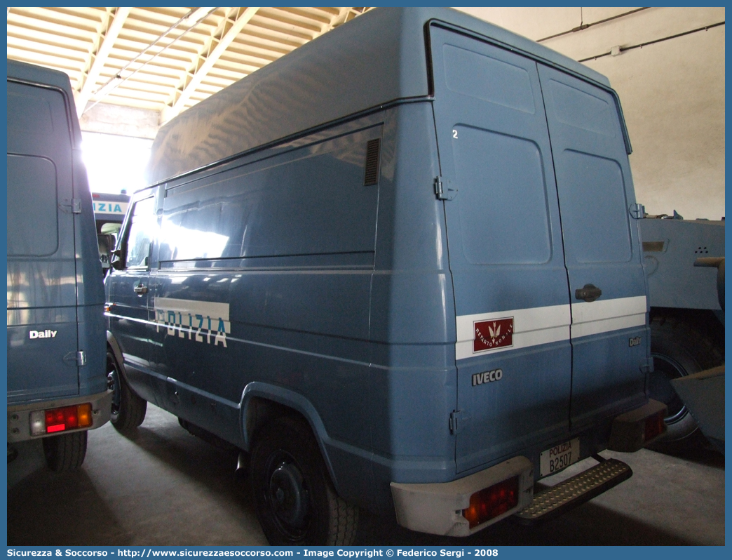 Polizia B2507
Polizia di Stato
Reparto Mobile
Iveco Daily 30-8 II serie
Parole chiave: PS;P.S.;Polizia;Polizia di Stato;Reparto Mobile;Iveco;30-8;30;8;30.8