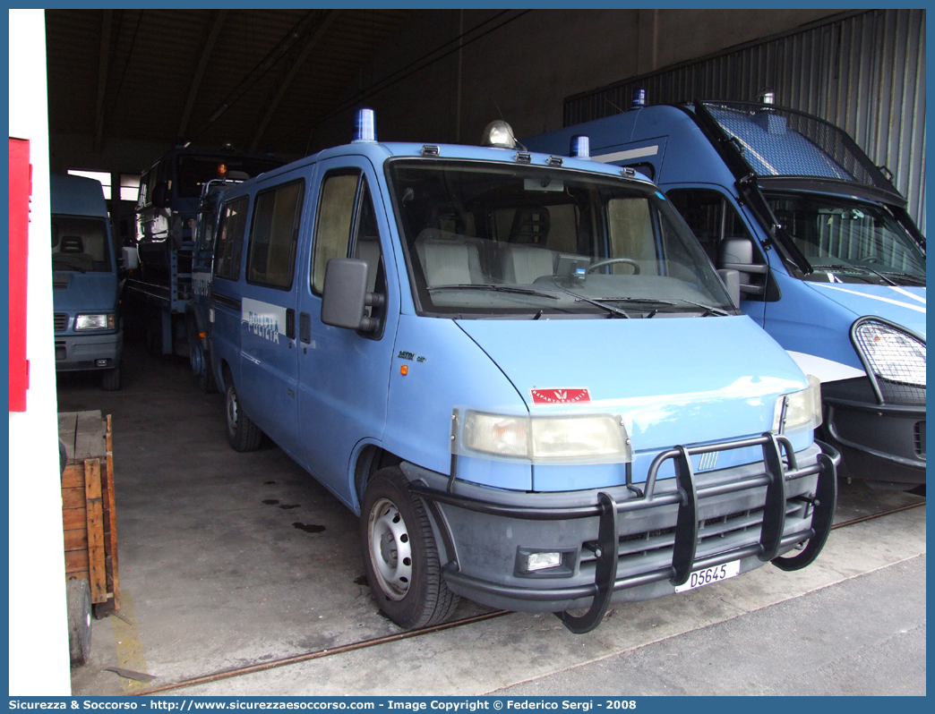 Polizia D5645
Polizia di Stato
Reparto Mobile
Fiat Ducato II serie
Allestitore Elevox S.r.l.
Parole chiave: PS;P.S.;Polizia;di;Stato;Reparto;Mobile;Ordine;Pubblico;Fiat;Ducato;Elevox