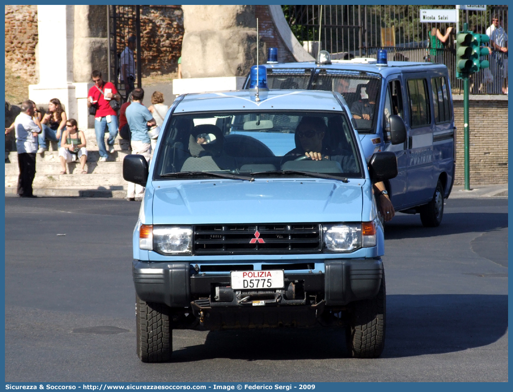 Polizia D5775
Polizia di Stato
Reparto Mobile
Mitsubishi Pajero V20 SWB
(variante)
Parole chiave: PS;P.S.;Polizia;Polizia di Stato;Reparto Mobile;Mitsubishi;Pajero;V20;SWB