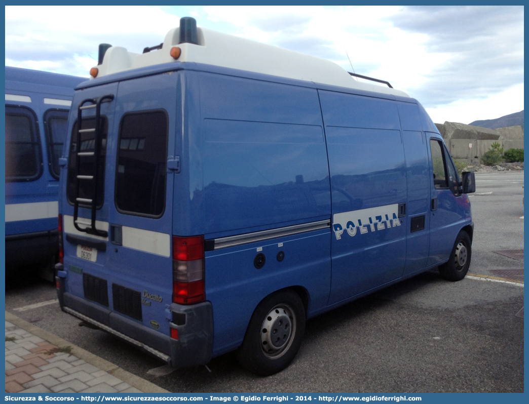 Polizia D6301
Polizia di Stato
Artificieri Antisabotaggio
Fiat Ducato II serie
(variante)
Parole chiave: PS;P.S.;Polizia;Stato;Polizia di Stato;Artificieri;Antisabotaggio;Fiat;Ducato;D6301