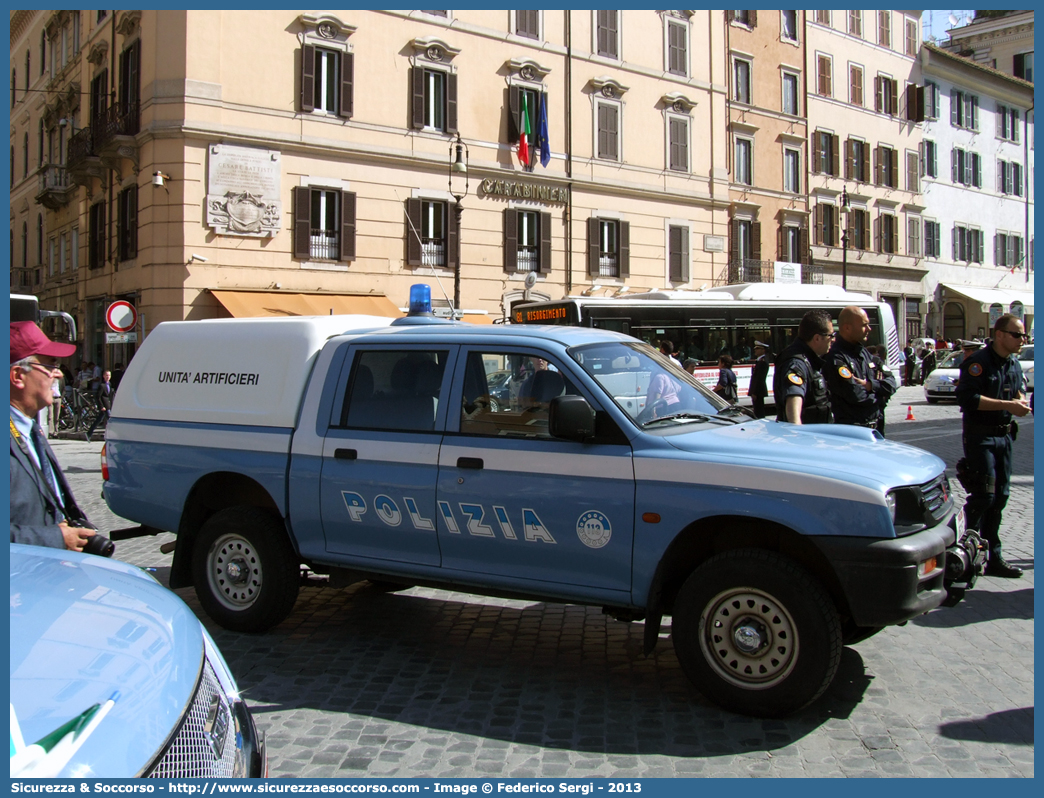 Polizia D6357
Polizia di Stato
Artificieri Antisabotaggio
Mitsubishi L200 III serie
Parole chiave: PS;P.S.;Polizia;Stato;Artificieri;Antisabotaggio;Mitsubishi;L200