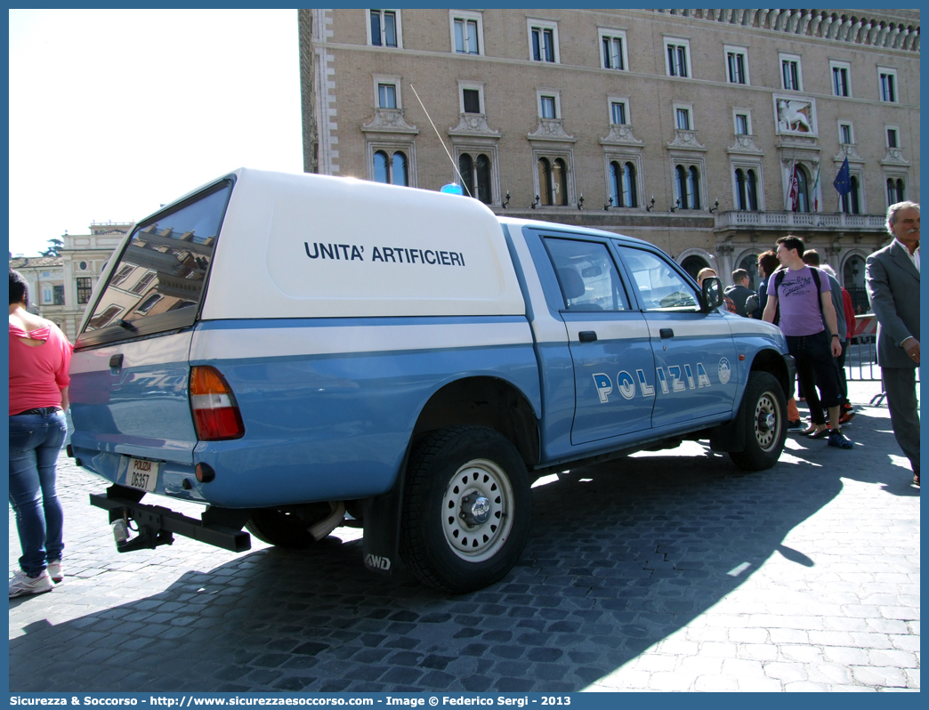 Polizia D6357
Polizia di Stato
Artificieri Antisabotaggio
Mitsubishi L200 III serie
Parole chiave: PS;P.S.;Polizia;Stato;Artificieri;Antisabotaggio;Mitsubishi;L200