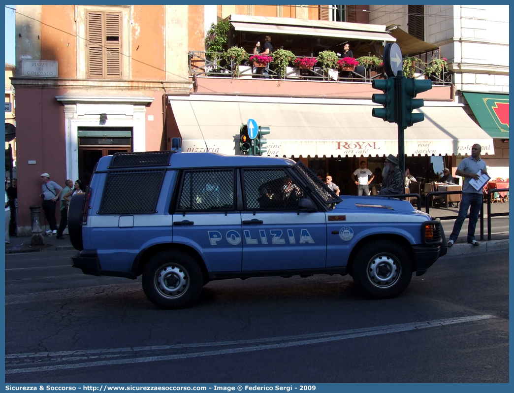 Polizia E1699
Polizia di Stato
Reparto Mobile
Land Rover Discovery II serie
Allestitore Carrozzeria Marazzi S.p.A.
Parole chiave: PS;P.S.;Polizia;di;Stato;Reparto;Mobile;Ordine;Pubblico;Land Rover;Discovery;Marazzi