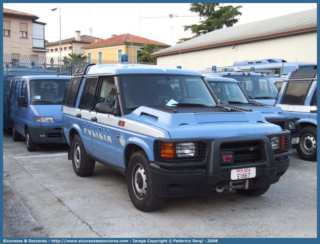 Polizia E1875
Polizia di Stato
Reparto Mobile
Land Rover Discovery II serie
Allestitore Carrozzeria Marazzi S.p.A.
Parole chiave: PS;P.S.;Polizia;di;Stato;Reparto;Mobile;Ordine;Pubblico;Land Rover;Discovery;Marazzi