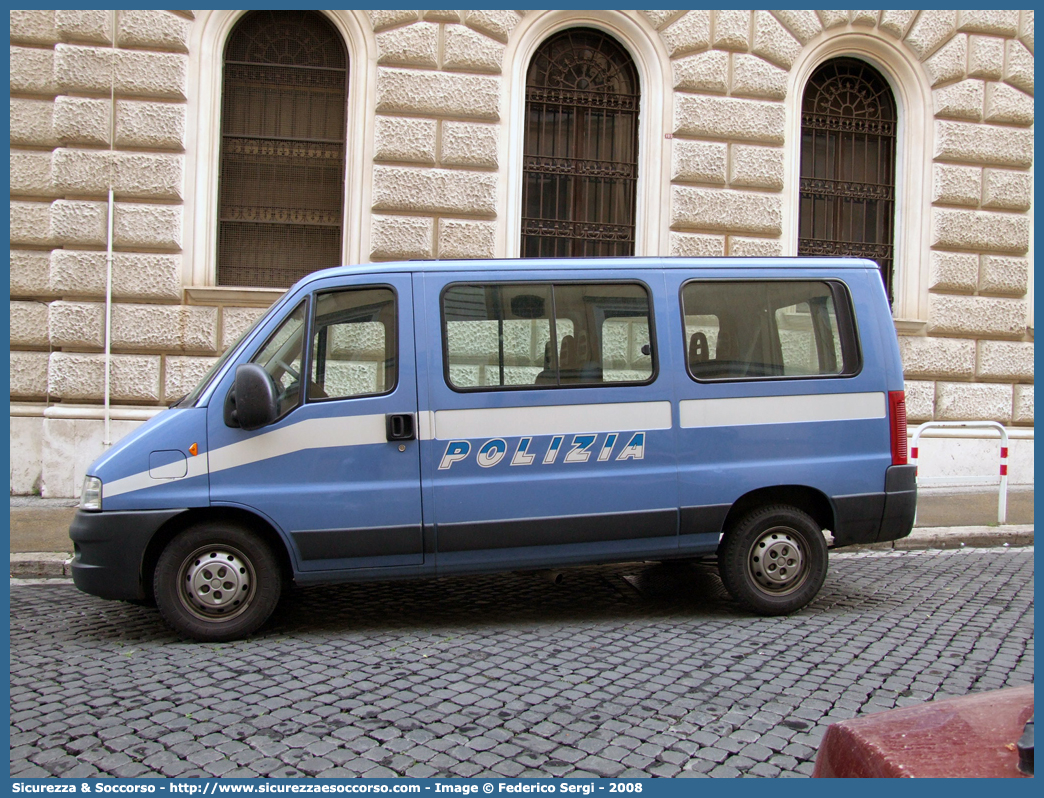 Polizia F0072
Polizia di Stato
Fiat Ducato II serie restyling
Parole chiave: PS;P.S.;Polizia;Stato;Pubblica;Sicurezza;Polizia di Stato;Fiat;Ducato;F0072