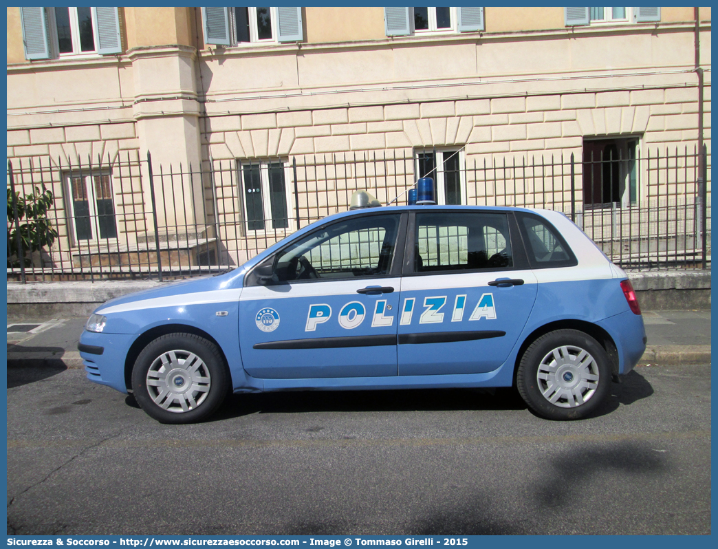 Polizia F2449
Polizia di Stato
Fiat Stilo II serie
Parole chiave: PS;P.S.;Polizia;di;Stato;Pubblica;Sicurezza;Fiat;Stilo;F2449