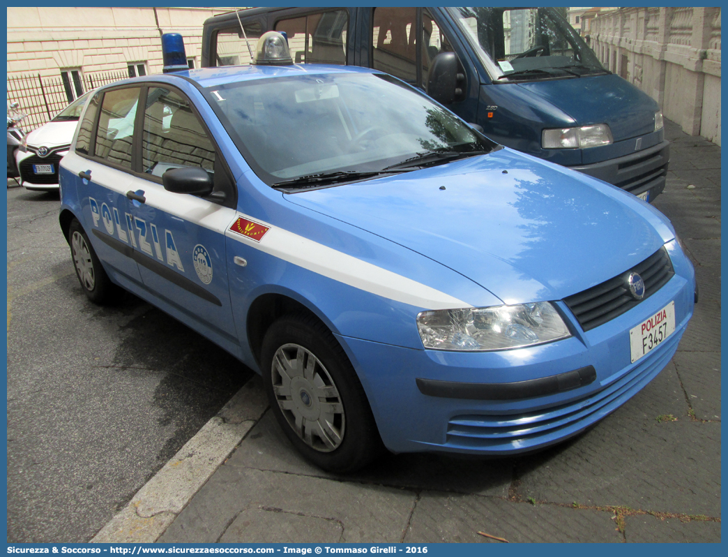 Polizia F3457
Polizia di Stato
Reparto Mobile
Fiat Stilo II serie
Parole chiave: PS;P.S.;Polizia;di;Stato;Reparto;Mobile;Fiat;Stilo