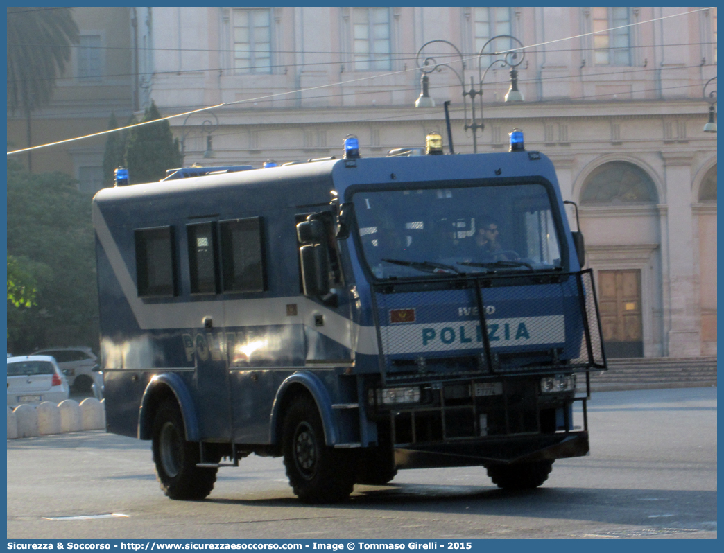 Polizia F7774
Polizia di Stato
Reparto Mobile
Iveco EuroCargo ML100E21 4x4
Allestitore Sperotto S.p.A.
Parole chiave: PS;P.S.;Polizia;di;Stato;Reparto;Mobile;Ordine;Pubblico;Iveco;EuroCargo;ML100E21;Sperotto