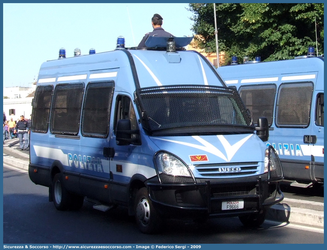 Polizia F9666
Polizia di Stato
Reparto Mobile
Iveco Daily 50C18 IV serie
Allestitore Sperotto S.p.A.
Parole chiave: PS;P.S.;Polizia;di;Stato;Reparto;Mobile;Ordine;Pubblico;Iveco;Daily;50C18;Sperotto