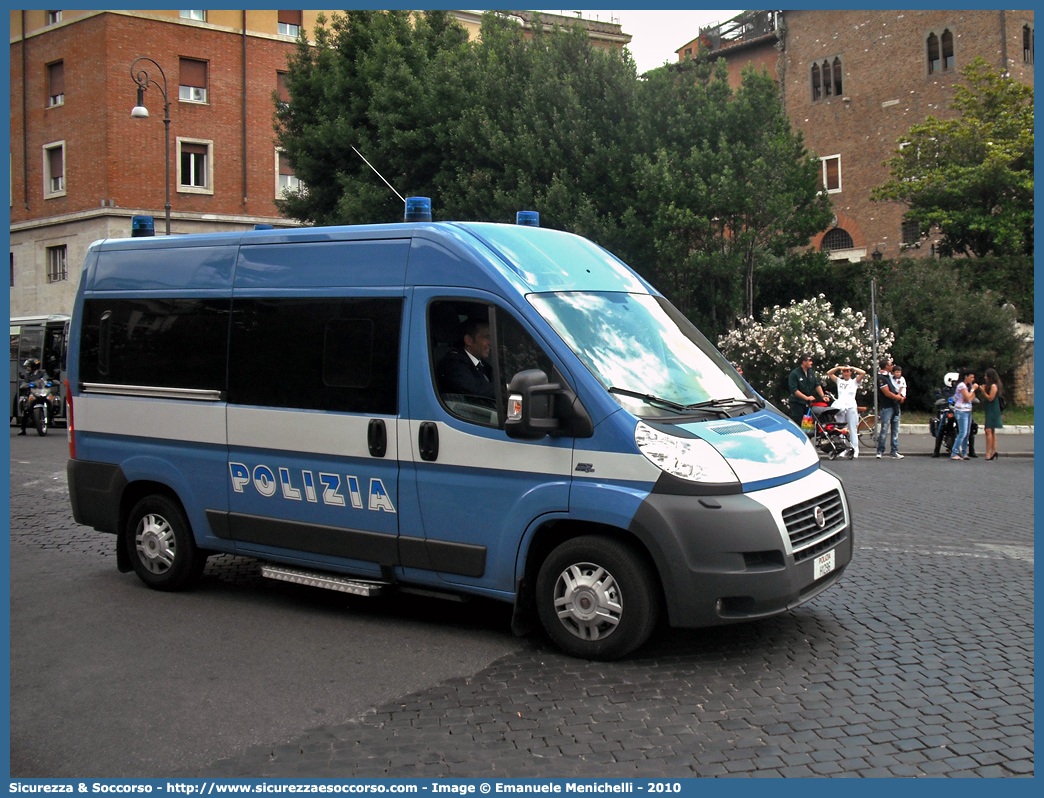 Polizia H1296
Polizia di Stato
Fiat Ducato III serie
Parole chiave: PS;P.S.;Polizia;di;Stato;Pubblica;Sicurezza;Fiat;Ducato;X250