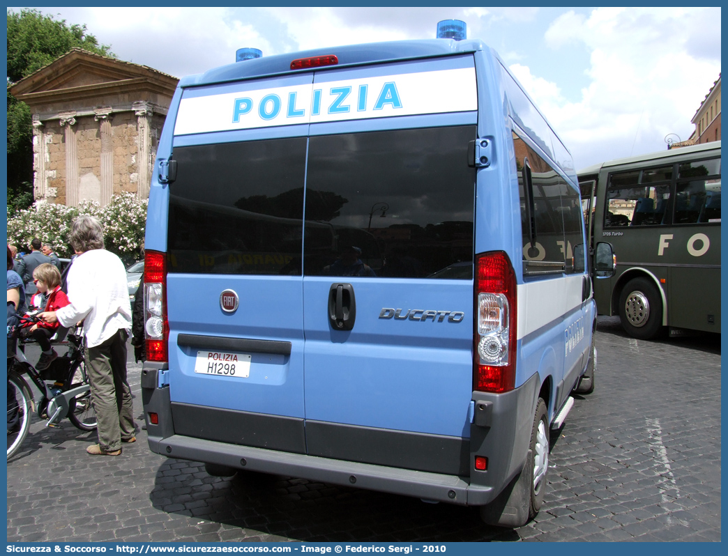 Polizia H1298
Polizia di Stato
Fiat Ducato III serie
Parole chiave: PS;P.S.;Polizia;di;Stato;Pubblica;Sicurezza;Fiat;Ducato;X250