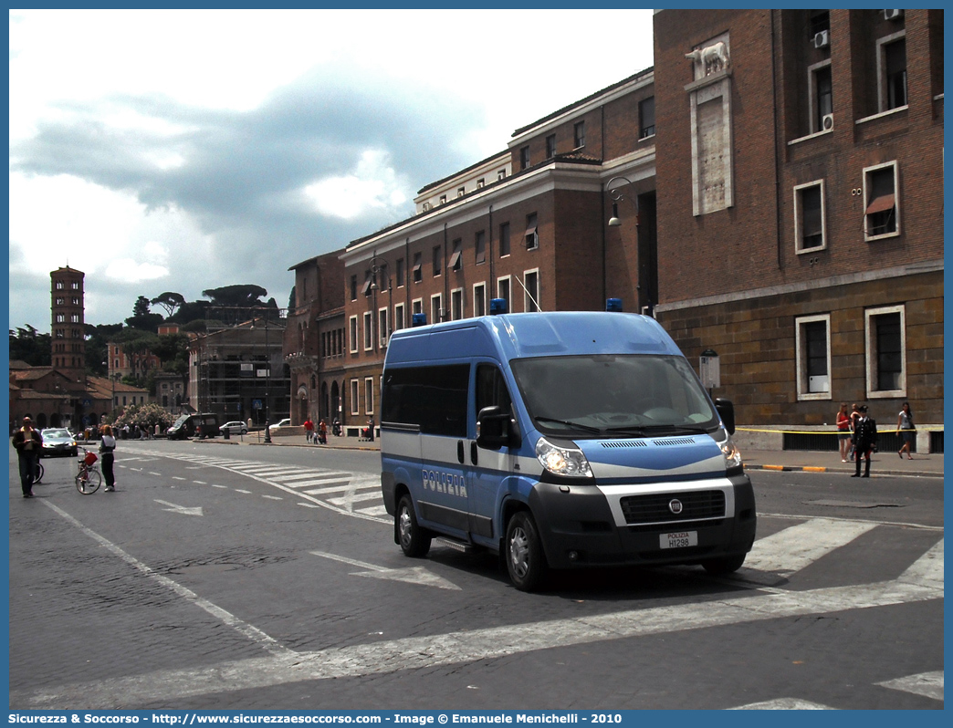 Polizia H1298
Polizia di Stato
Fiat Ducato III serie
Parole chiave: PS;P.S.;Polizia;di;Stato;Pubblica;Sicurezza;Fiat;Ducato;X250