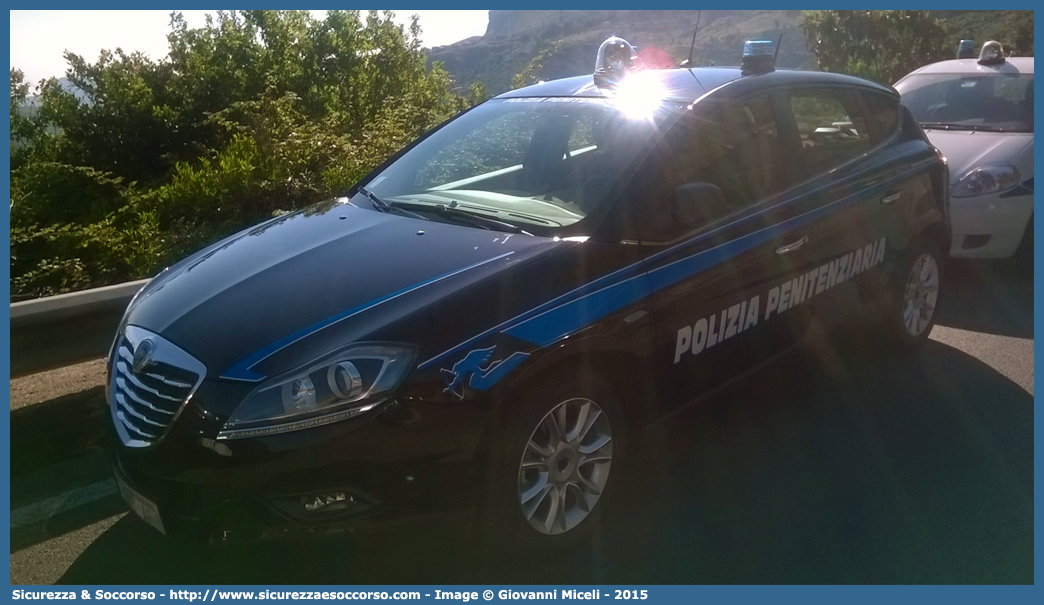 Polizia Penitenziaria 618AF
Polizia Penitenziaria
Nucleo Traduzioni e Piantonamenti
Lancia Nuova Delta
Allestitore Elevox S.r.l.
Parole chiave: PP;P.P.;Pol.Pen;PolPen;Polizia;Penitenziaria;Nucleo;Traduzioni;Piantonamenti;Lancia;Nuova;Delta;Elevox