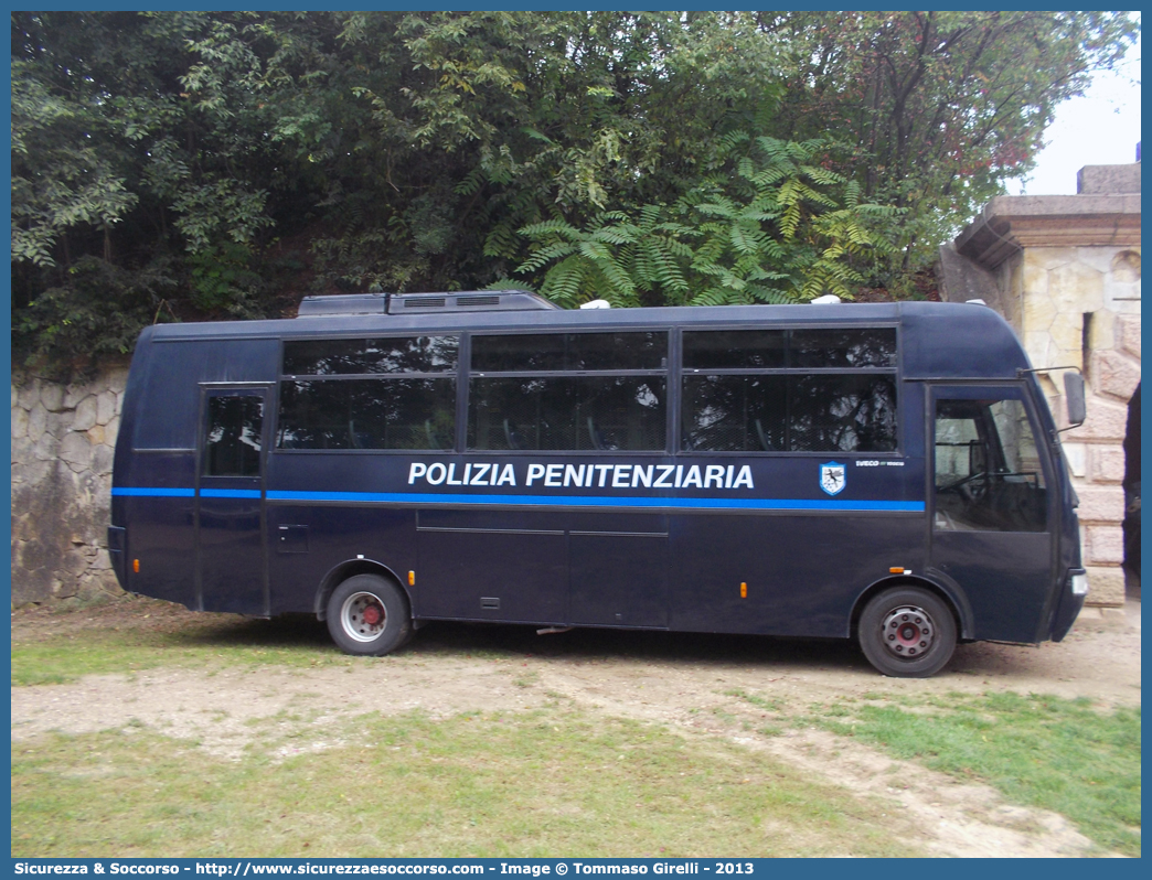 Polizia Penitenziaria 633AC
Polizia Penitenziaria
Iveco Cacciamali 100E18 restyling
Parole chiave: PP;P.P.;Pol.Pen.;PolPen;AdiC;A.diC.;Agenti;di;Custodia;Polizia;Penitenziaria;Nucleo;Traduzioni;Piantonamenti;Iveco;Cacciamali;100E18