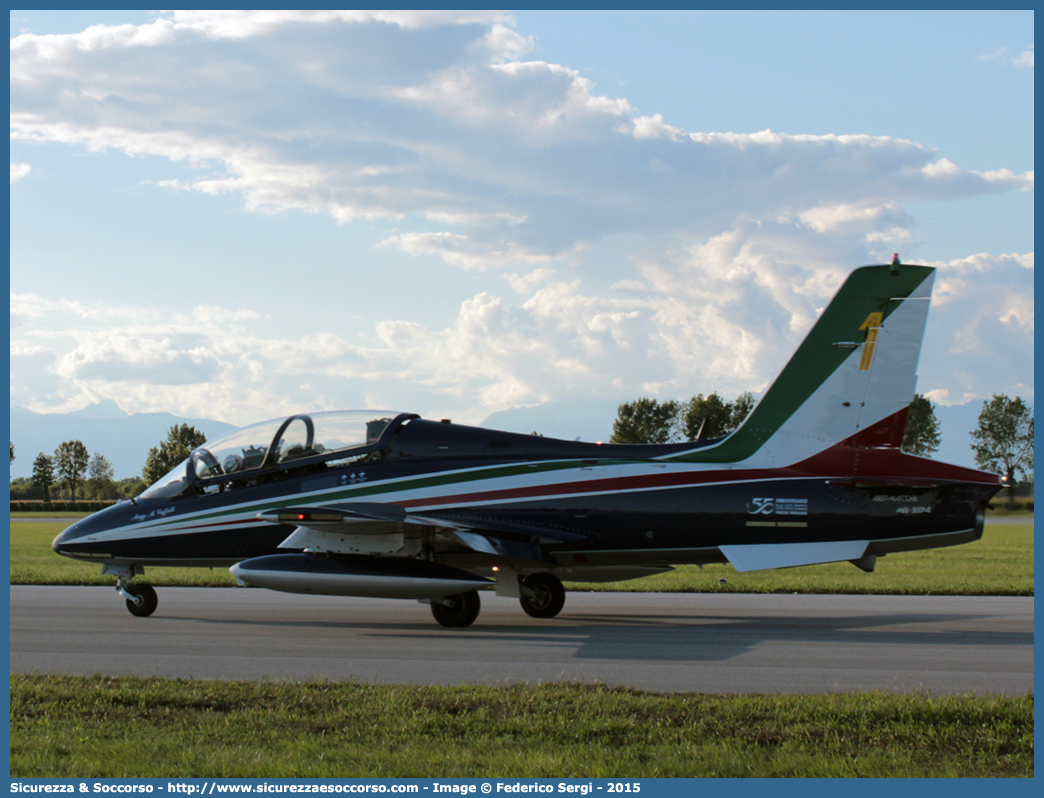 Pony 1
Aeronautica Militare Italiana
Aermacchi MB-339PAN
Livrea speciale 55° anniversario
Parole chiave: AM;A.M.I.;AMI;Aeronautica;Militare;Italiana;MB;339PAN