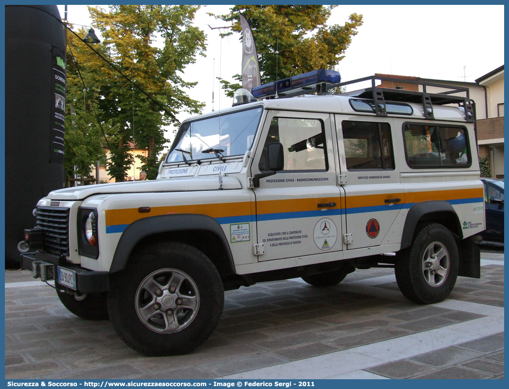 -
Protezione Civile
Gruppo Radio Piovese
Land Rover Defender 110 
Parole chiave: PC;P.C.;Protezione Civile;Gruppo;Radio;Piovese;Land Rover;Defender;110