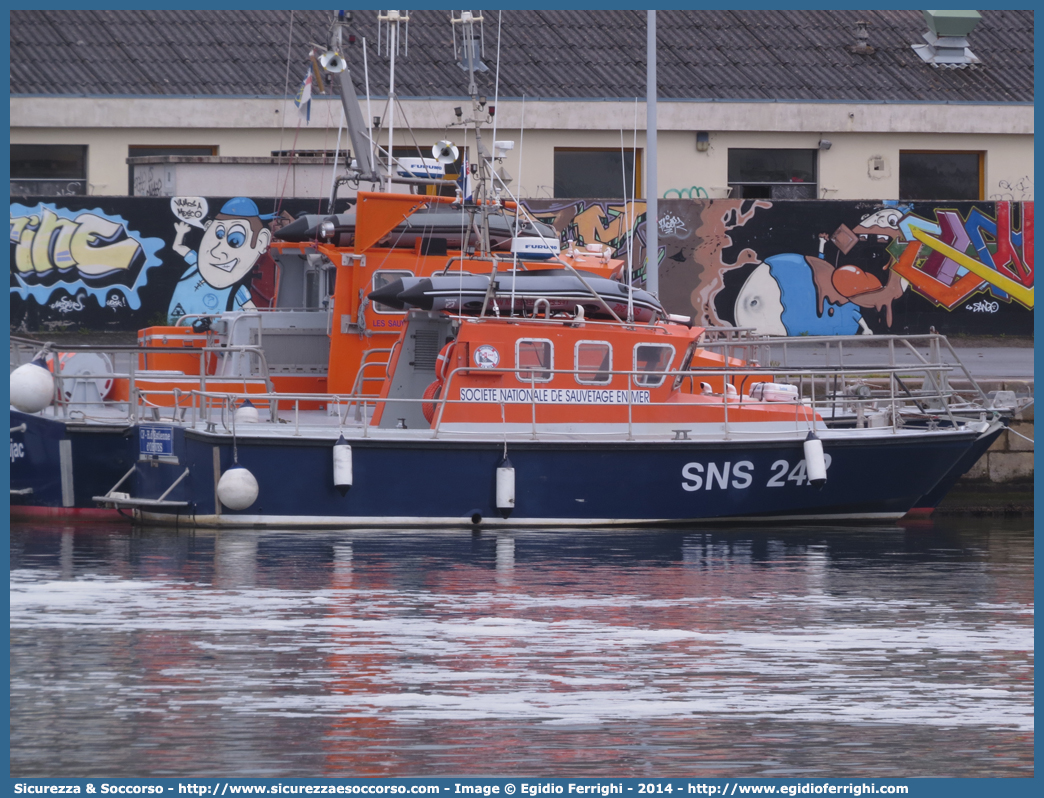 SNS 242 "GF-H.d'Estienne"
République Française
Société Nationale de Sauvetage en Mer
Vedette de 2e Classe
Station de Sauvetage de D'Dorves
Parole chiave: SNS;242;République;Française;Société;Nationale;Sauvetage;Vedette;2e;Classe;GF;Estienne;D&#039;Dorves