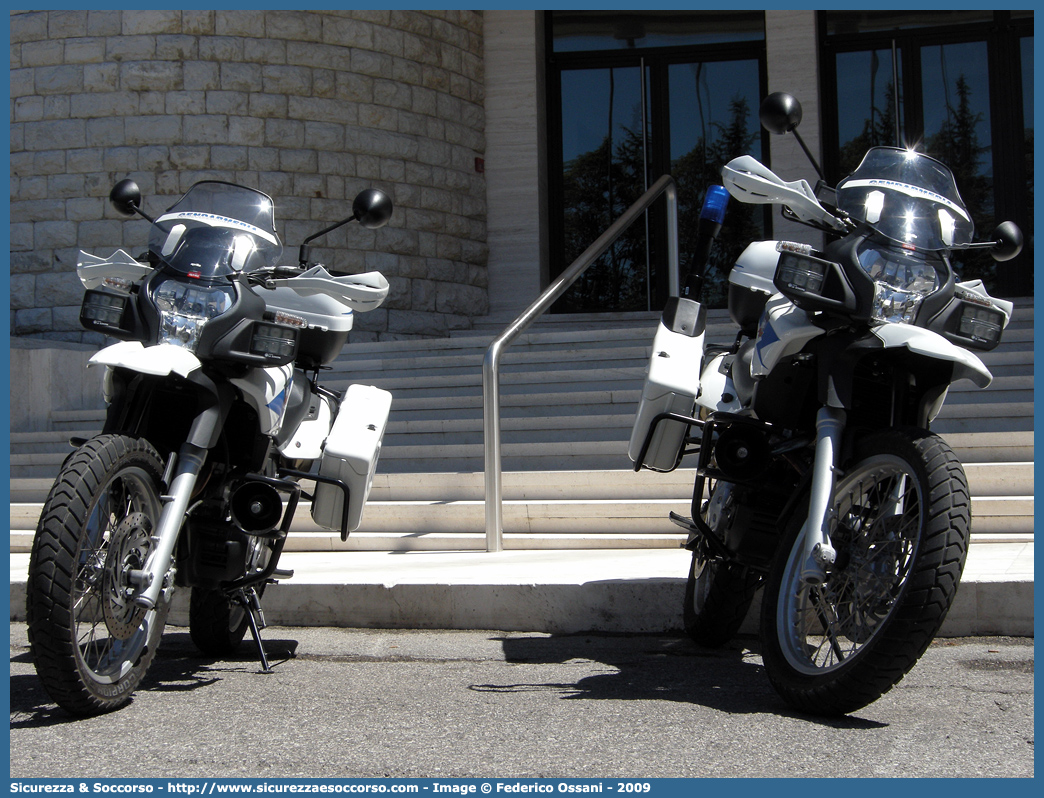 Polizia 026 e 027
Repubblica di San Marino
Gendarmeria
Aprilia Pegaso III serie
Parole chiave: Repubblica;San Marino;RSM;R.S.M.;Gendarmeria;Aprilia;Pegaso