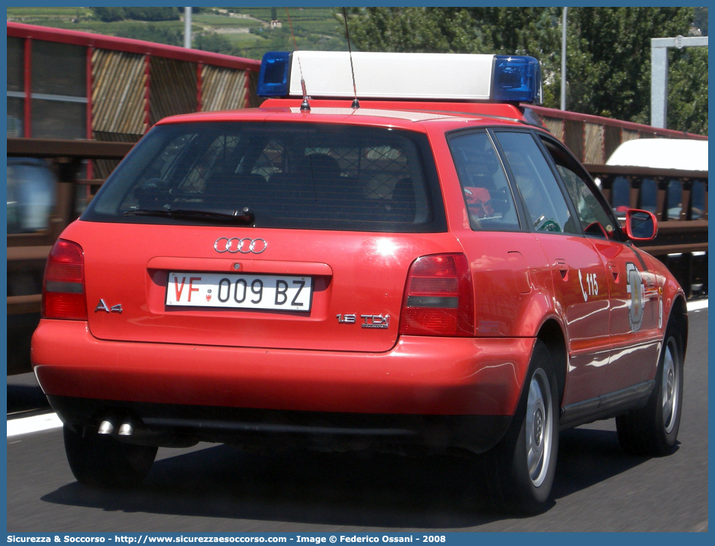 VF 009 BZ
Corpo Permanente dei Vigili del Fuoco Bolzano
Berufsfeuerwehr Bozen
Audi A4 Avant II serie
Parole chiave: VF;VFV;V.F.;V.F.V.;Vigili;Fuoco;Corpo;Permanente;Berufsfeuerwehr;Bolzano;Bozen;Audi;A4;Avant